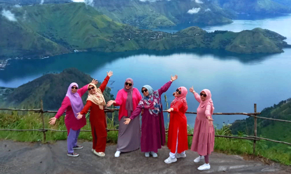 paket wisata danau toba berastagi
